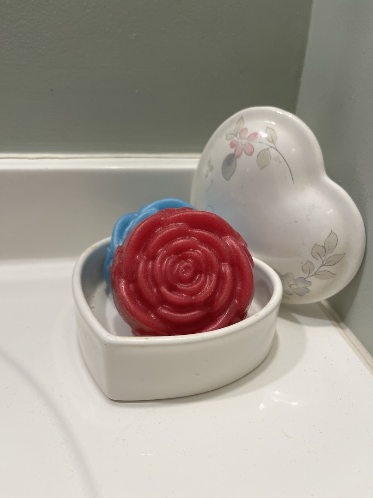 Handmade Rose Shaped Floral Body Bar Soap Set Red Blue for Body and Hands