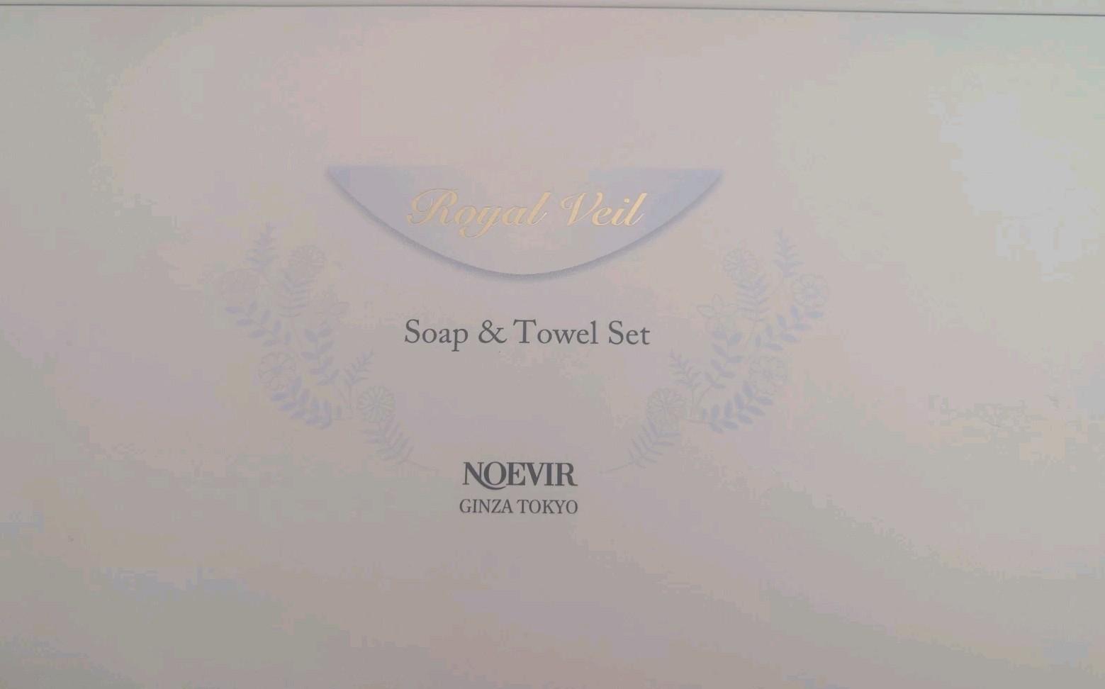 Noevir Royal Veil Soap + Towel Set Four Bar Soaps 2.8 Oz 80 G Each Total 11.2 oz