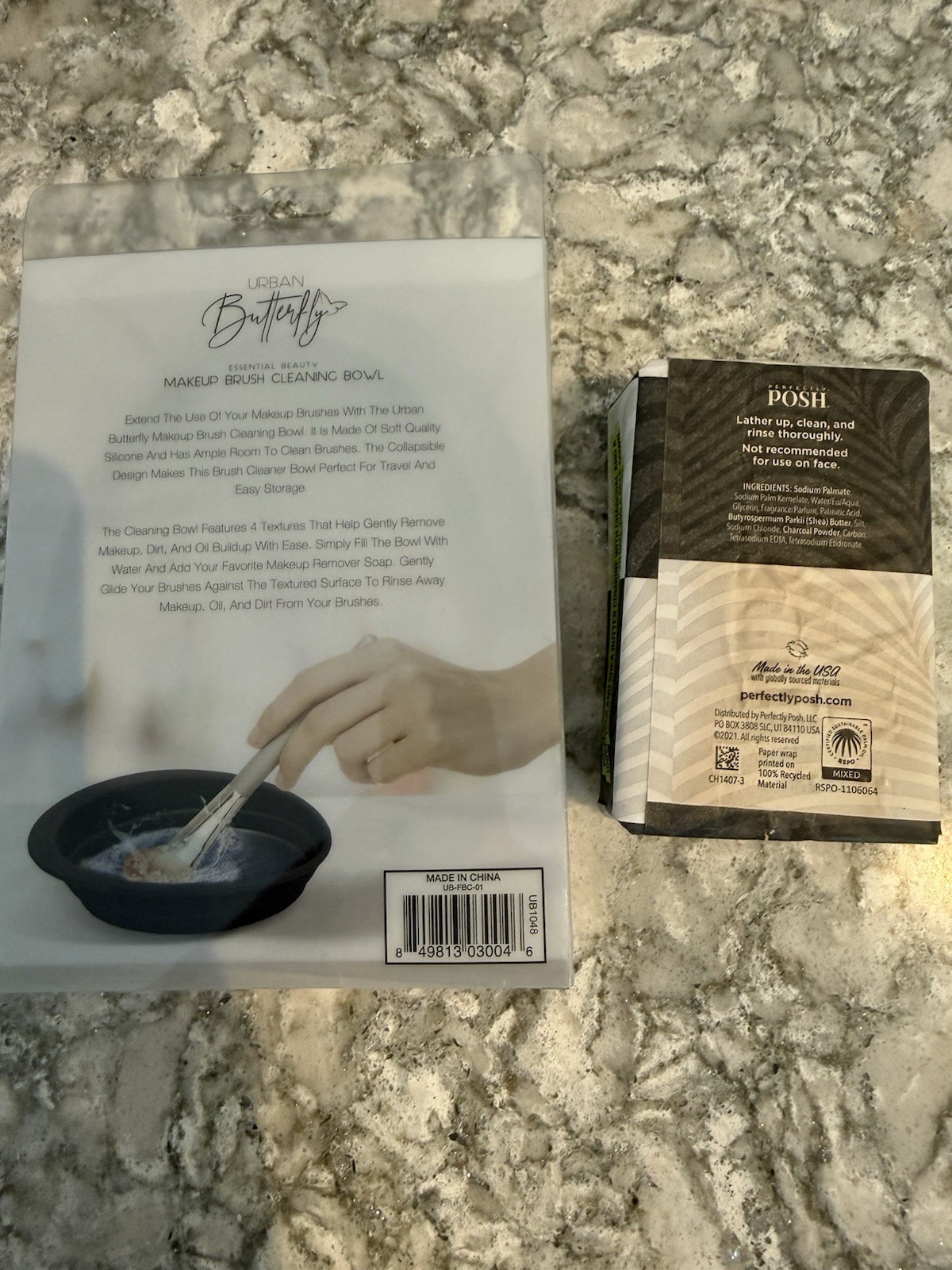 Perfectly Posh- Gender Bender Big Bath Bar – Makeup Brush Cleaning Kit – Black