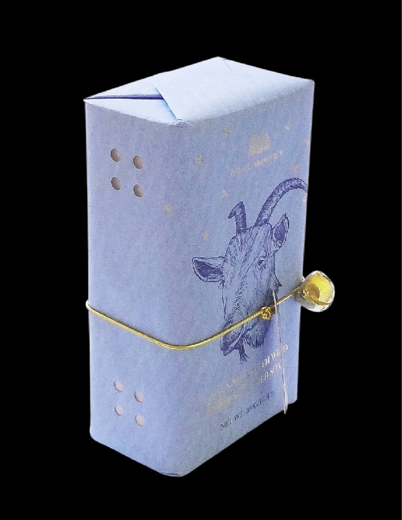 New VILA CARDILLIUM Goats Milk Scented Soap WILD BERRIES large10.5 oz Bar