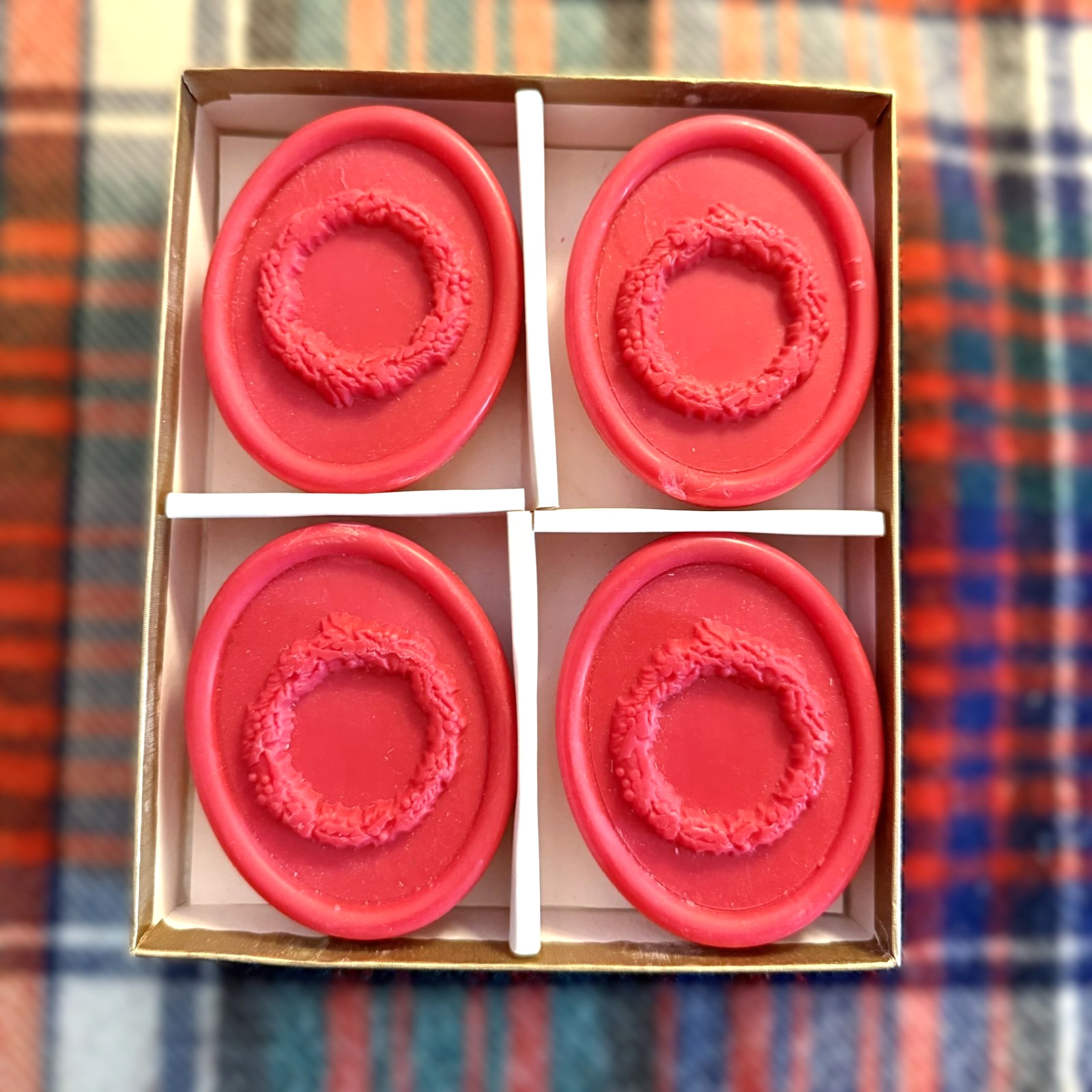 Bath Bar Soap Decorative Christmas Red 4 Vtg Holiday Scent CST Toiletries Oval