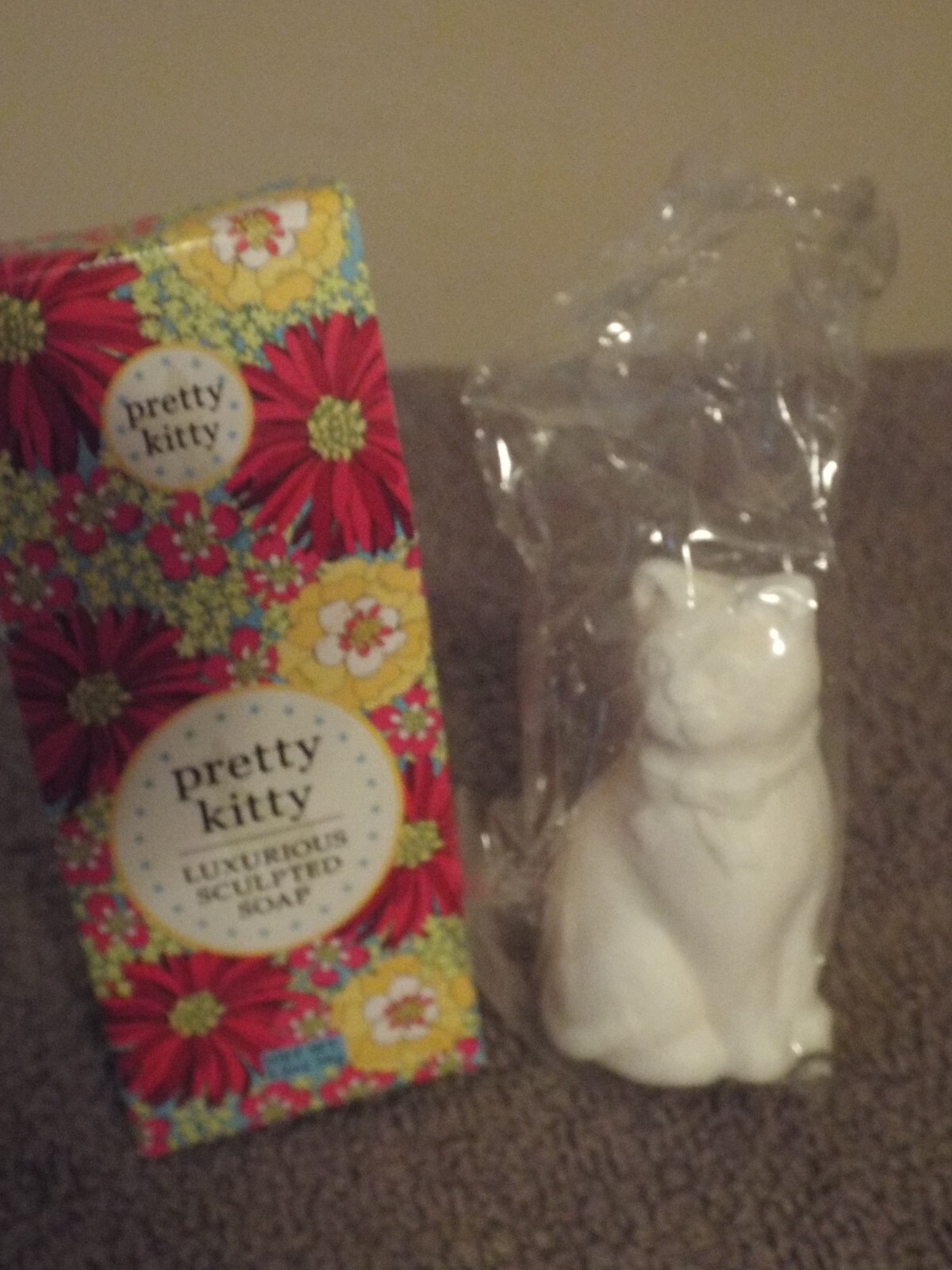 pretty kitty Luxurious Sculpted Soap NIB