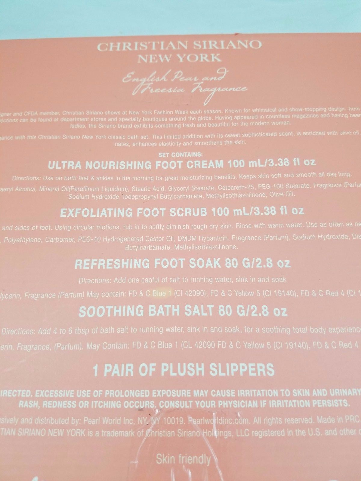 Christian Siriano New York English Pear & Freesia Bath Scrubs Gift Set Slippers