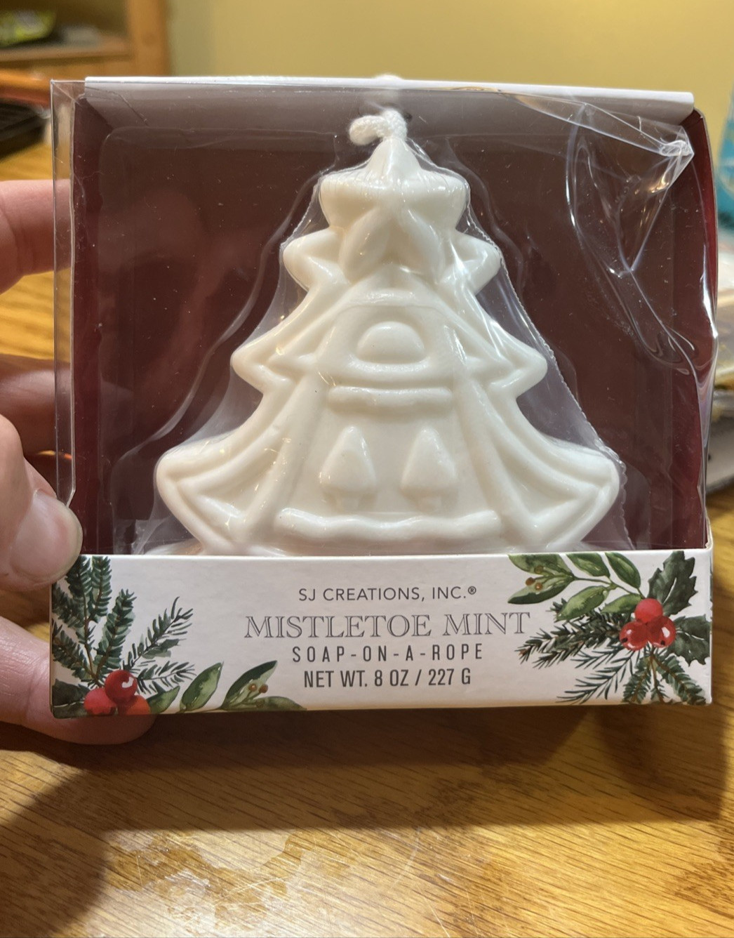 Mistletoe Mint Tree Shaped Soap on a Rope – SJ Creations Inc. – 8oz./227g.