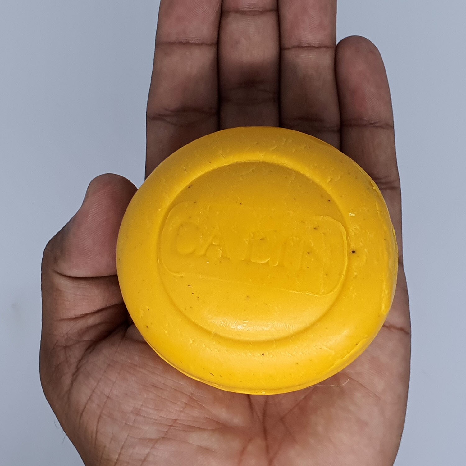 CALIN Gold Beauty Soap with Pure Natural Ceylon Turmeric Venivel Sandalwood 125g
