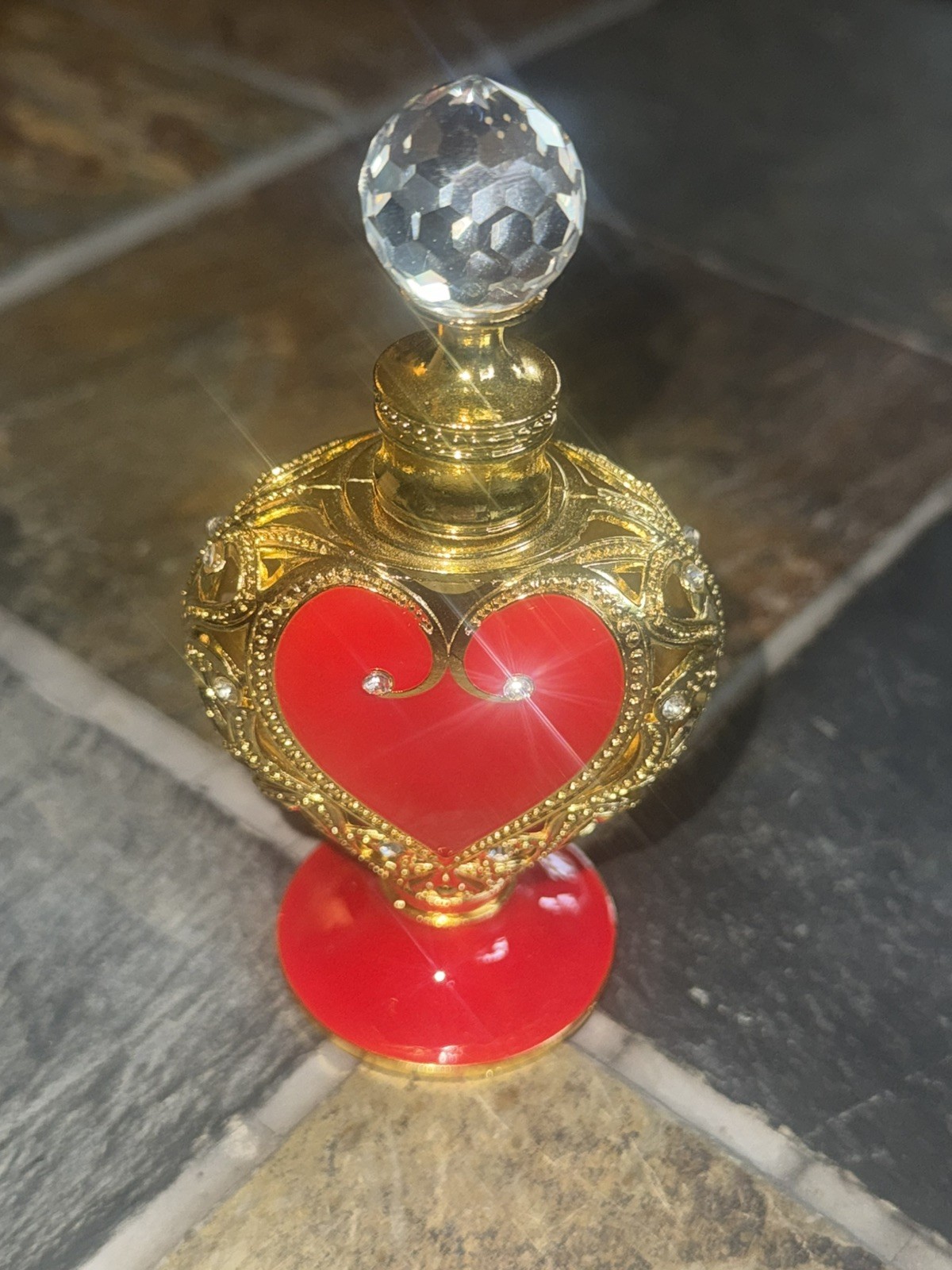12ml Vintage Love Heart Empty Metal Perfume Bottle Refillable Aromatherapy oils