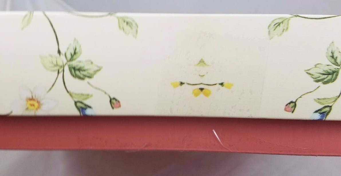 Christian Siriano New York English Pear & Freesia Bath Scrubs Gift Set Slippers