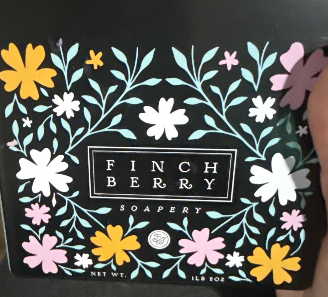 New Finchberry Artisan Soap Sampler Tin Box 8 bars Vegan Smells Wonderful