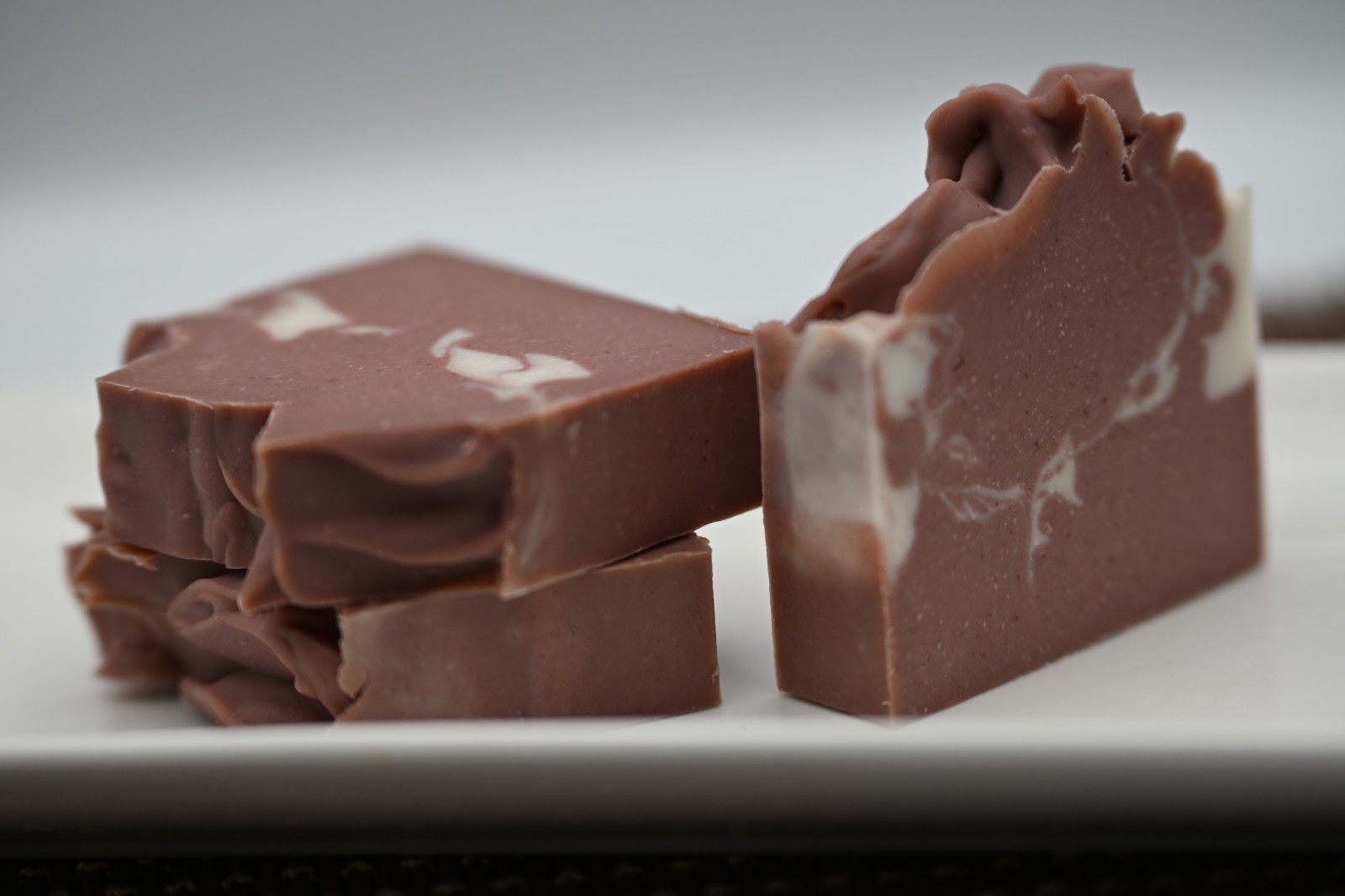 Le Luxe Lather, Luxury Artisan Soap, “Naomi”.. Cinnamon scented..
