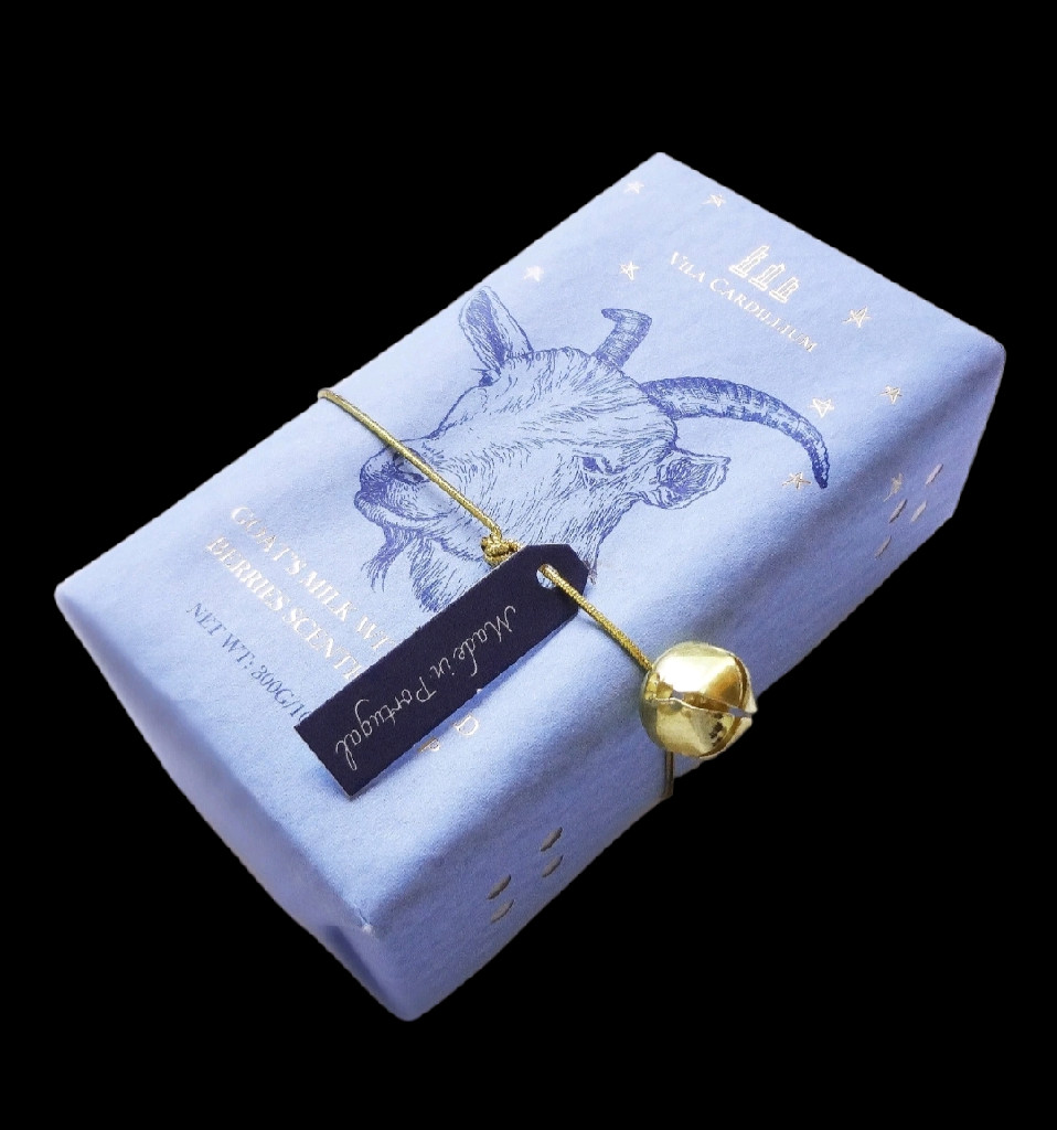 New VILA CARDILLIUM Goats Milk Scented Soap WILD BERRIES large10.5 oz Bar