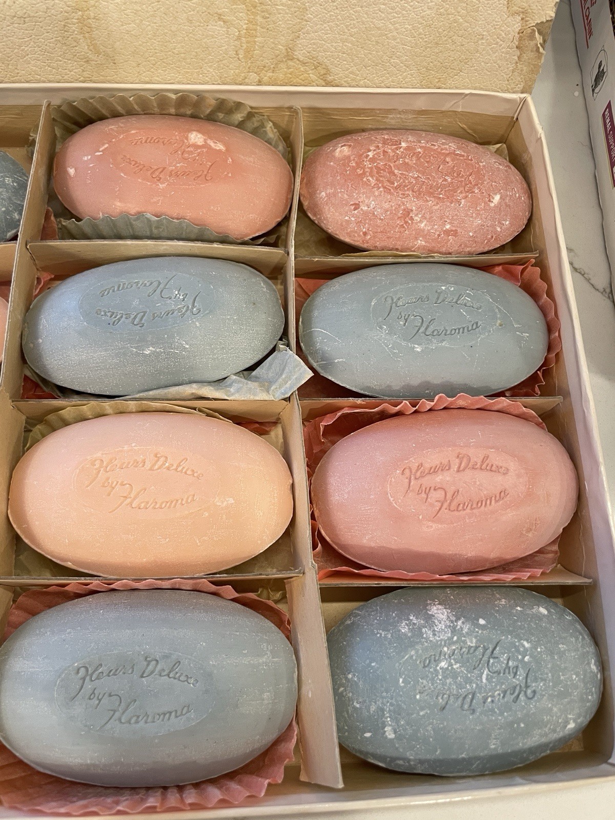 Vtg Fleurs Deluxe Cold Cream Bar Soap Box of 12 Blue Bell Rose Geranium Clover