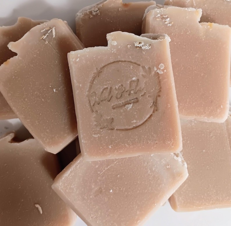 Honeycomb Oatmeal Cold Process Soap |Raw Honey, Chamomile, Oatmeal and Beeswax