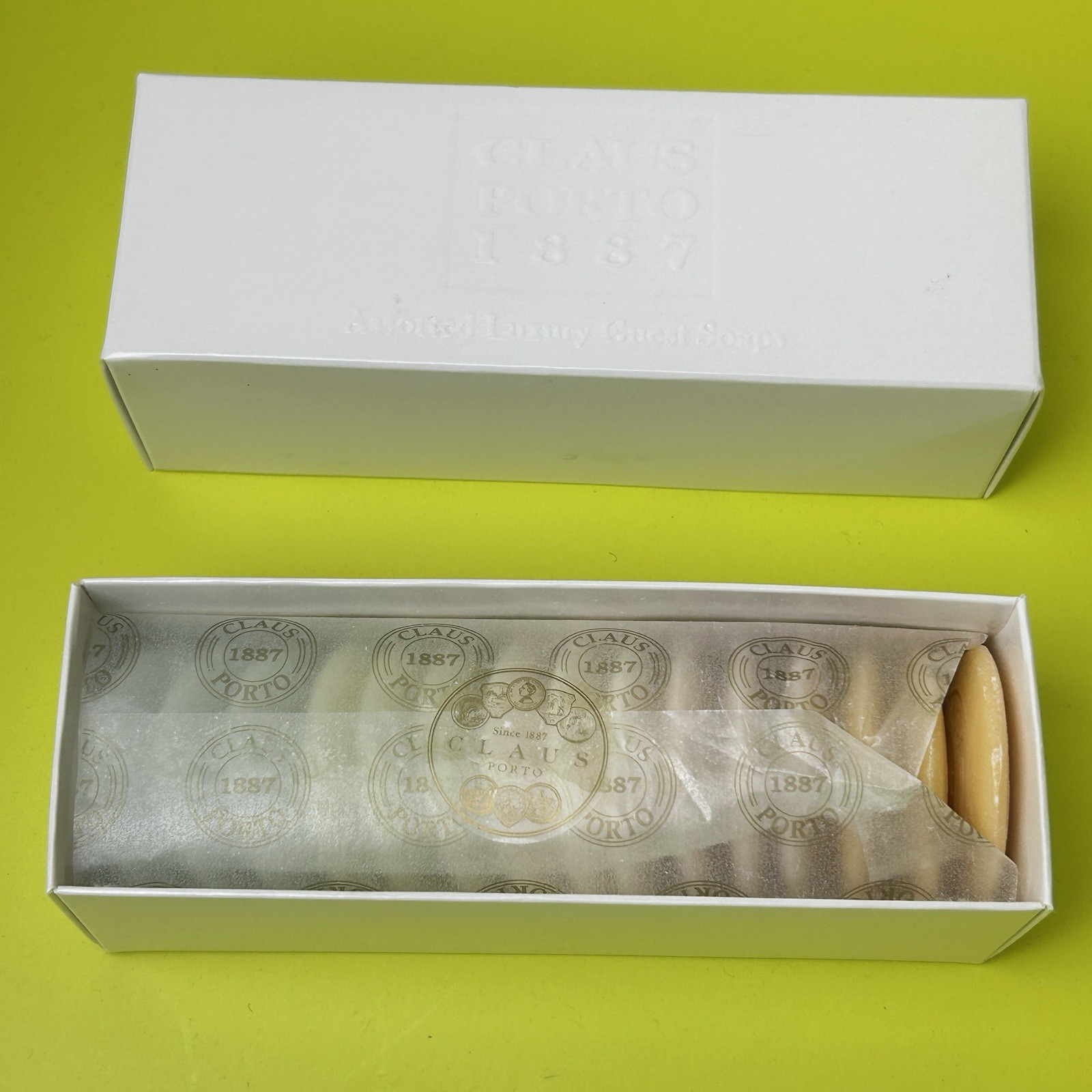 Claus Porto – Guest Soap Box with 15 Mini Soaps in 5 Scents, (10g each)