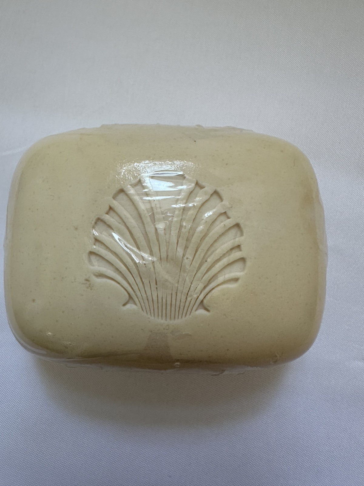 VTG Estee Lauder White Linen Fragrance Soap 4 oz w/ Plastic Soap Dish Shell Logo
