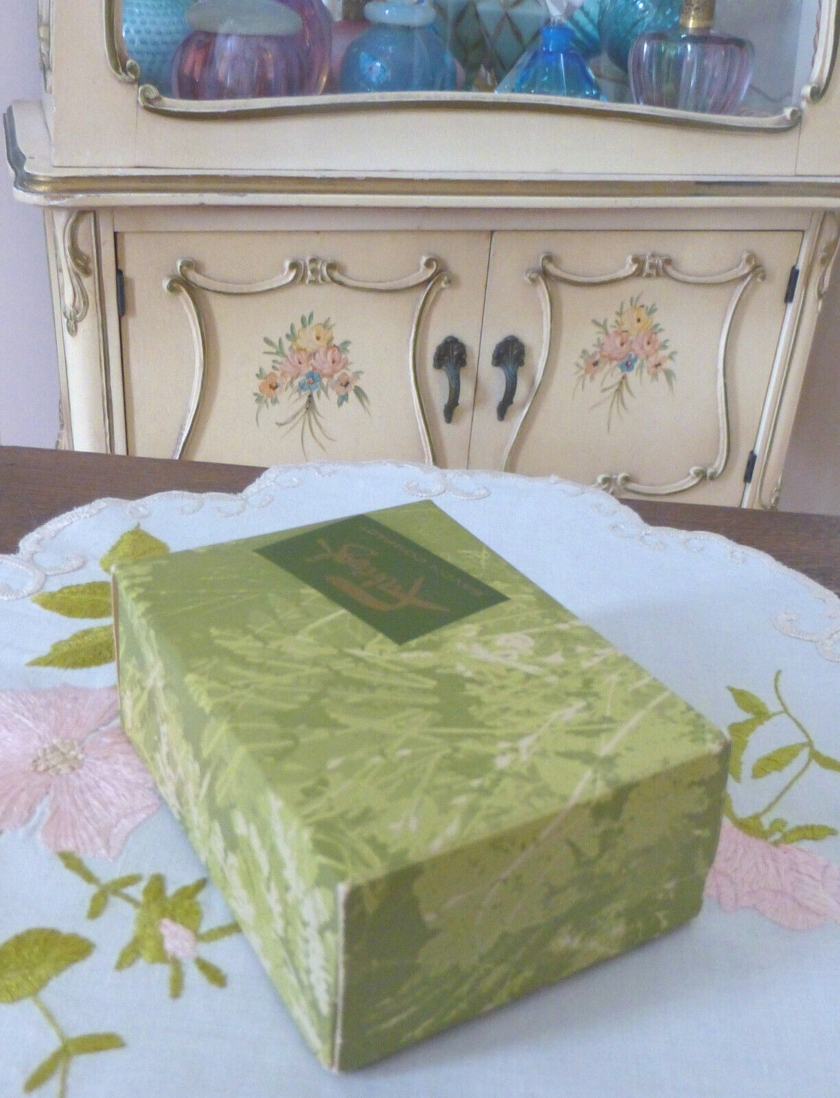 VTG 1960s 1965 Faberge APHRODISIA French Milled Soap 4.5 Oz Bar w Travel Case