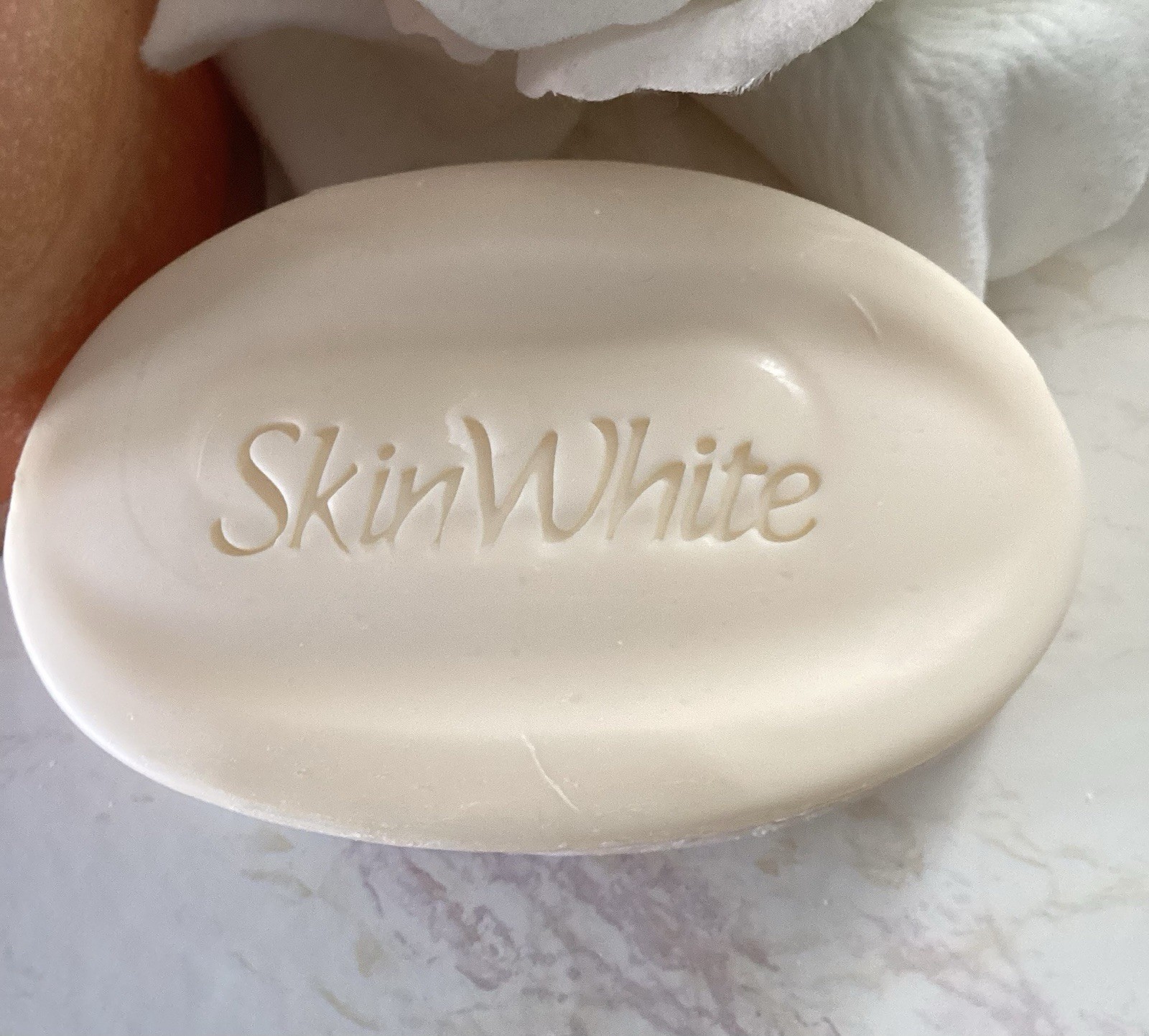 SkinWhite WHITENING Soap Glutathione + Vit C Whitens In 5 Days