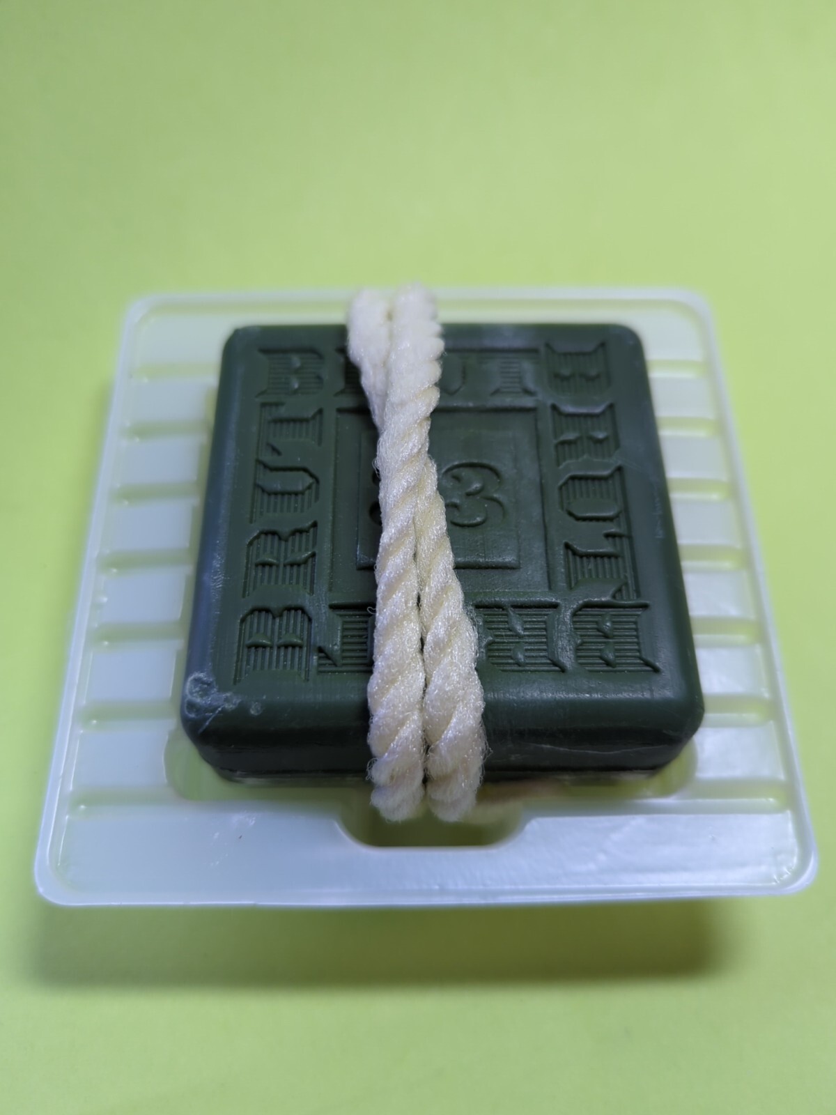 Faberge Brute 33. Mens Soap On A Rope. 5 Oz Bar. New In Box.