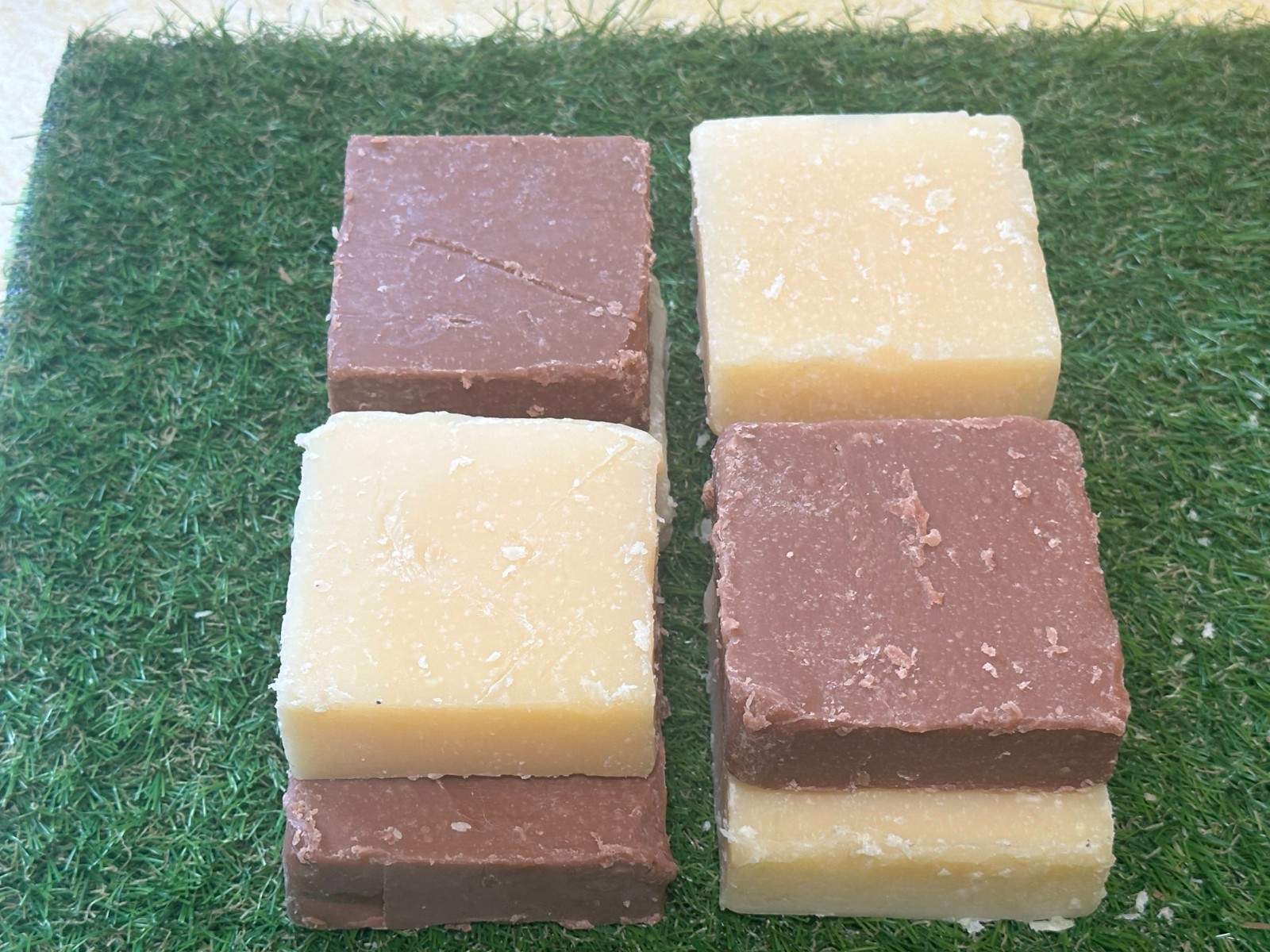 8 Bars Of Dr. Squatch Soap (Factory Rejects-No Box) 4 Alpine Sage ** 4 Gold Moss