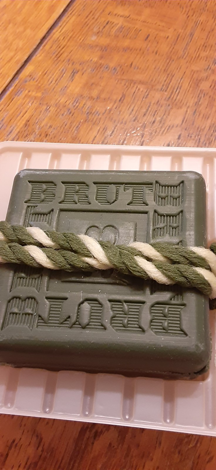 Faberge Brut33 Soap-on-a-Rope 5oz Bar Vintage U.S.A