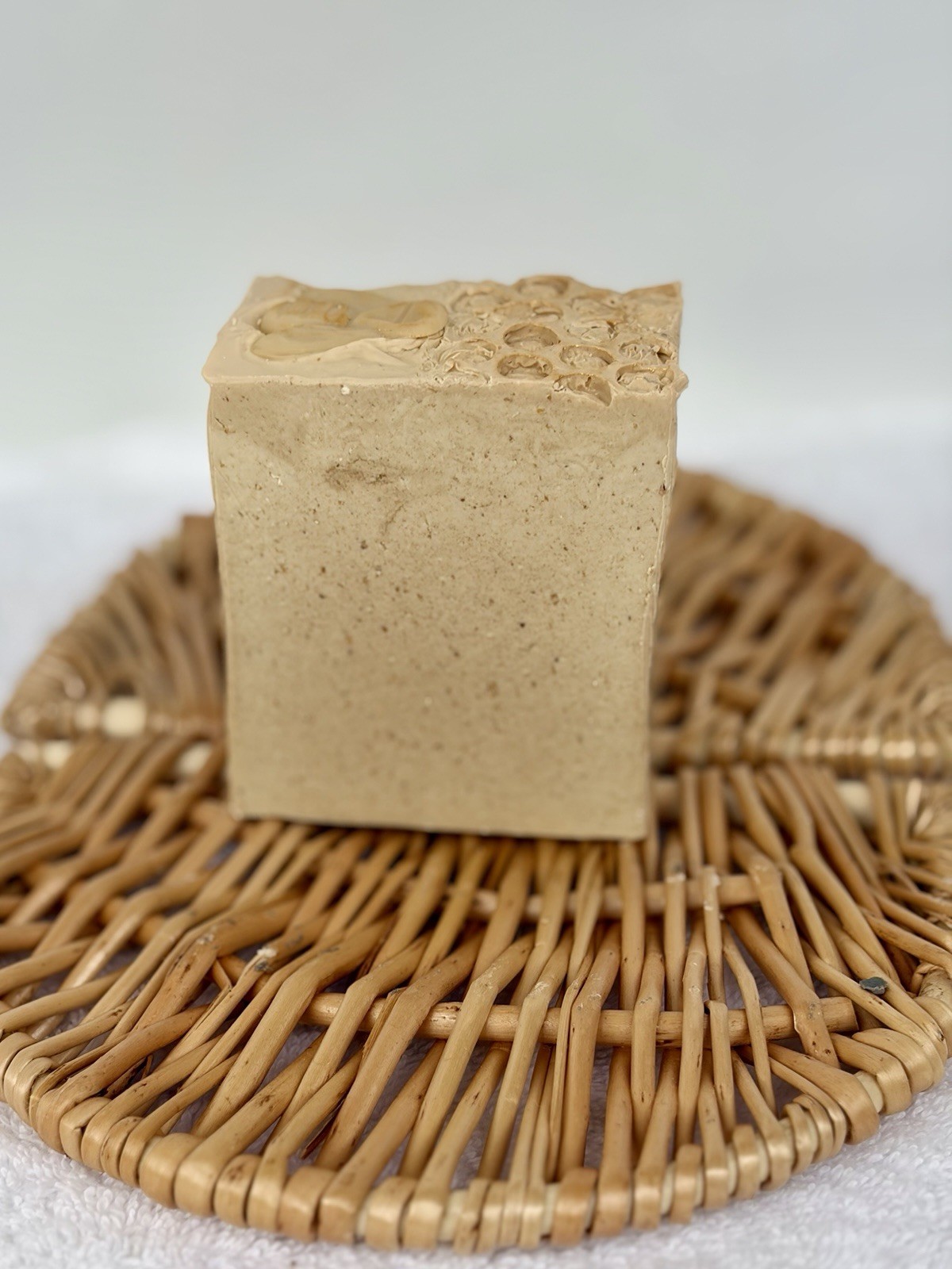 Handmade soap made with goat’s milk, oats and honey Cold saponification 6 onz