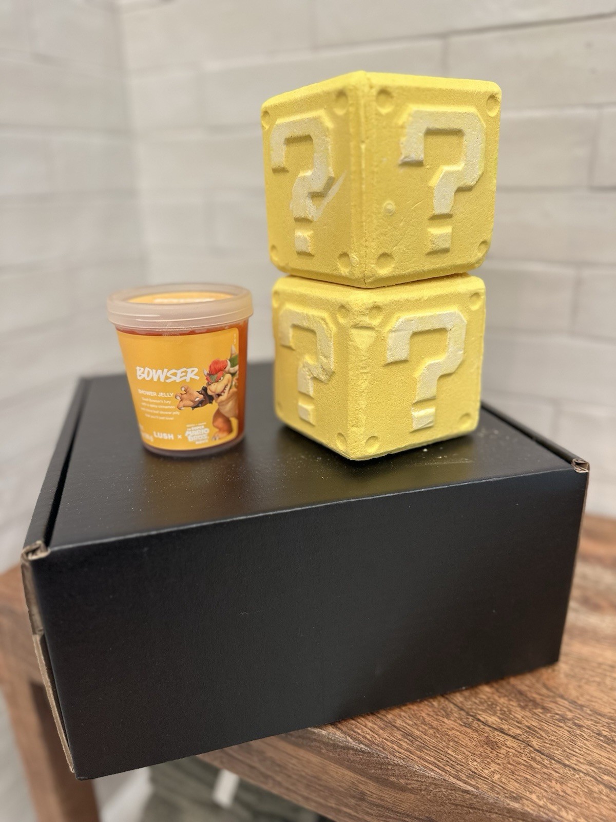 LUSH X SUPER MARIO BOWSER JELLY SOAP & 2 BOMBS BUNDLE
