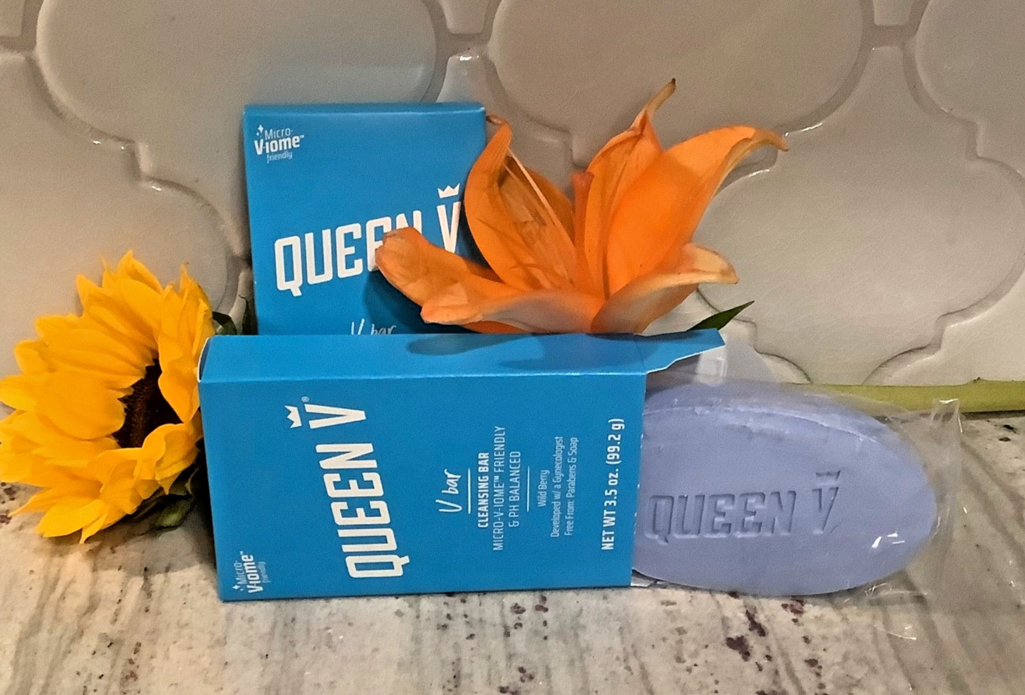 NEW- 2 Pack Queen V Cleansing Bar V Bar WILD BERRY pH Balanced Soap 3.5oz Sealed