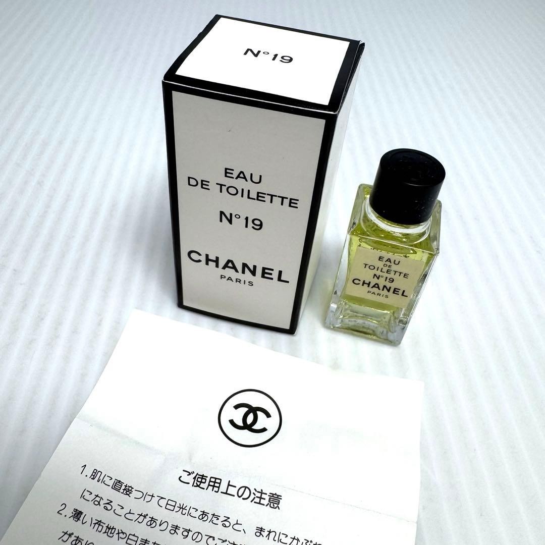 Unused CHANEL No. 19 Savon Soap100g & Perfume Set (Soap) 4.5ml from Japan