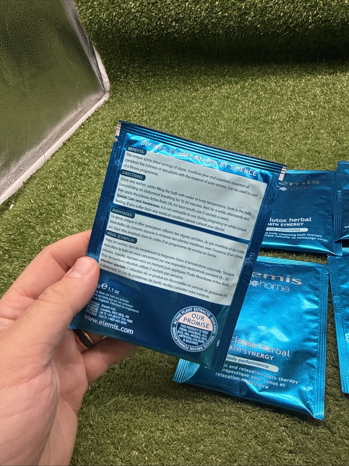 Elemis Cellutox Herbal Bath Synergy 8 Sachets. 14