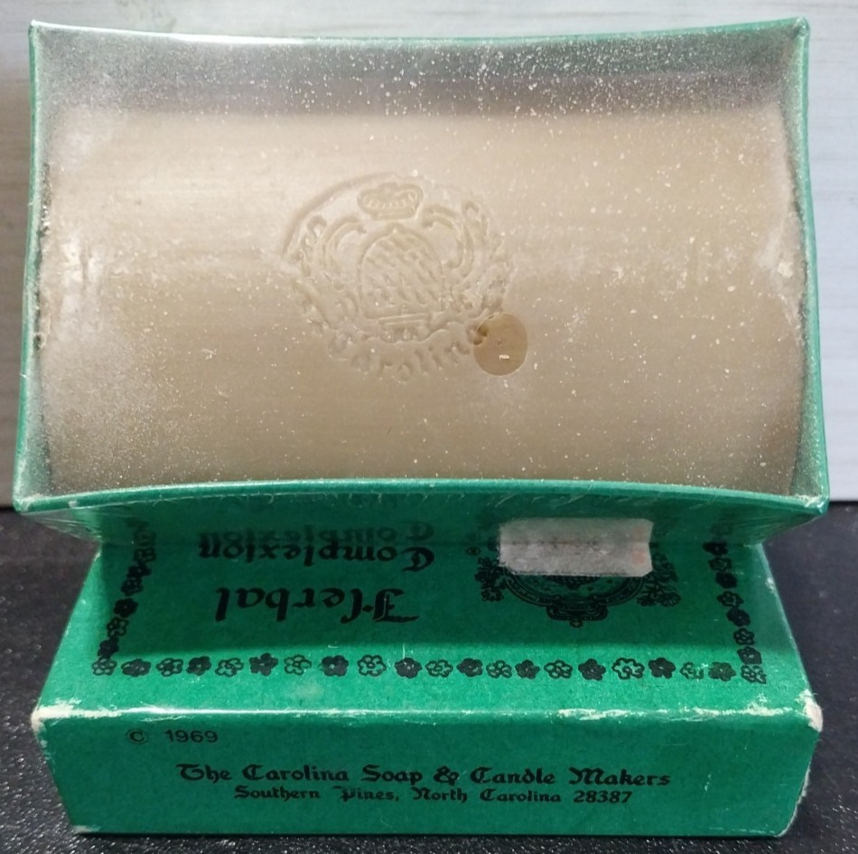 Mixed Lot of 22 Vintage Soap Bars, Perfumed, Cameo, London, France, Italy, Etc