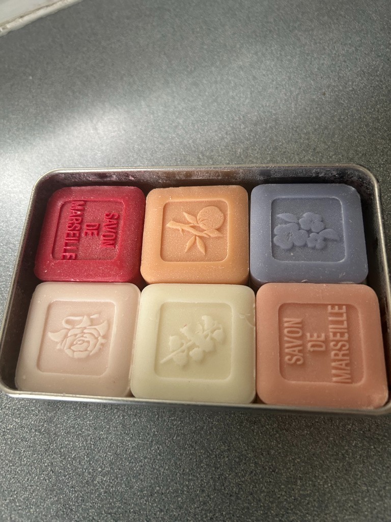 NEW LE BLANC “SAVONS D’INVITE” GUEST SOAP SET DECORATIVE METAL TIN 150 g FRANCE