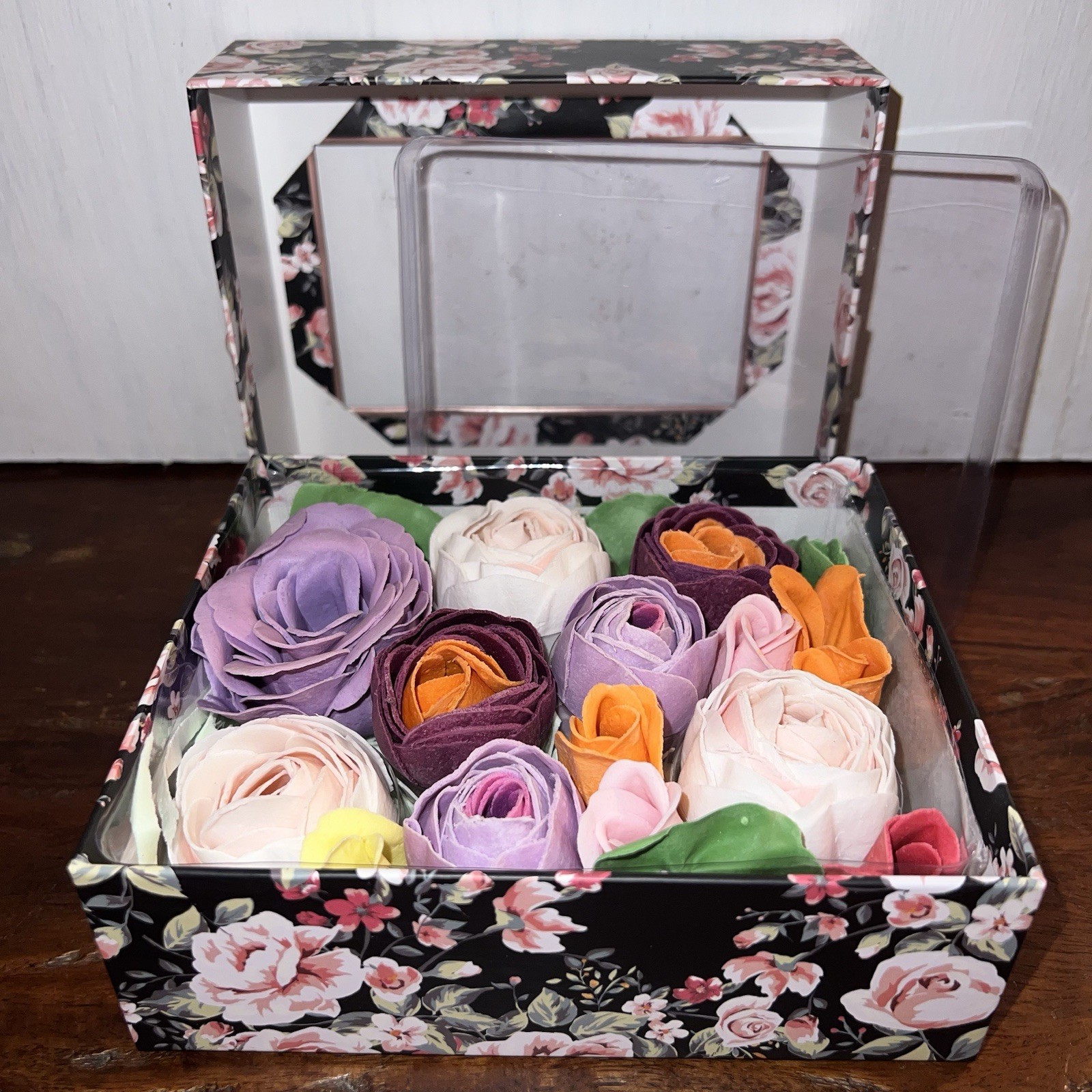 Scented Soap Petals Brilliant Rose Ellen Tracy New Open Box 15 Pcs Fragrant