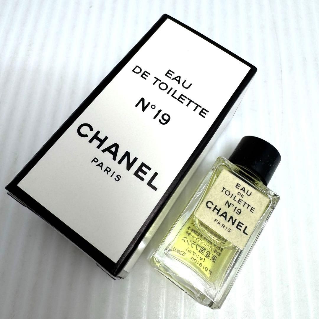 Unused CHANEL No. 19 Savon Soap100g & Perfume Set (Soap) 4.5ml from Japan