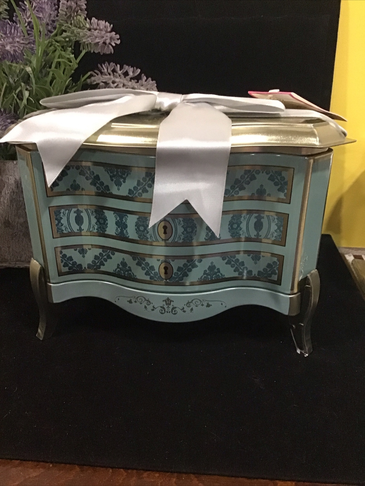Metal Tin Box With Perfumed Soap By Seda France, Unique Gift . Selling Inventory