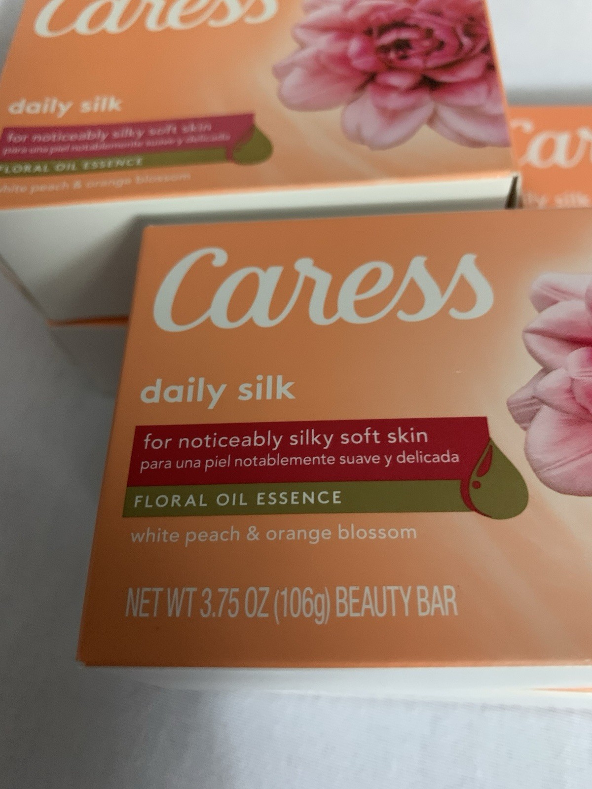 Caress Daily Silk Floral Oil Essence Silky Soft Skin Bar Soap, 3.75 oz. 5 Bars