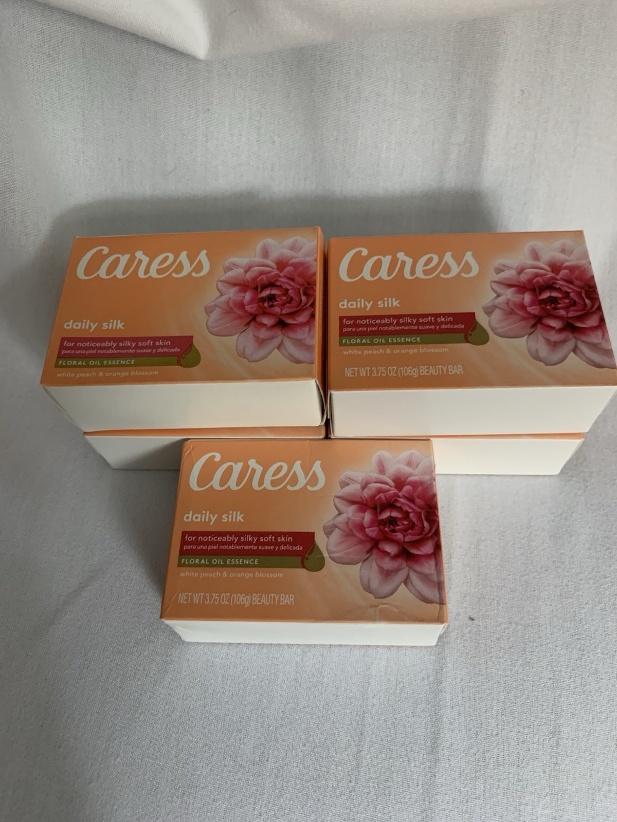 Caress Daily Silk Floral Oil Essence Silky Soft Skin Bar Soap, 3.75 oz. 5 Bars