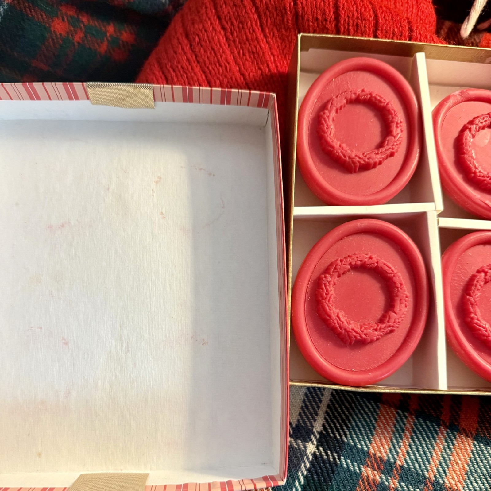 Bath Bar Soap Decorative Christmas Red 4 Vtg Holiday Scent CST Toiletries Oval