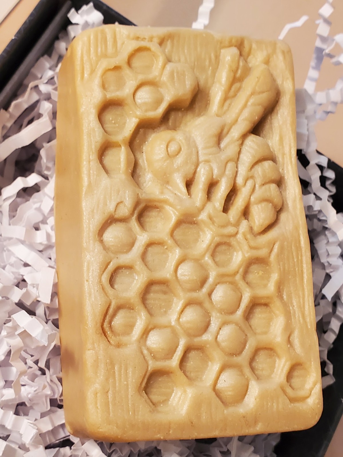 SOAP LOT OF 2. HIPPY SISTER “Worker Bee” Honey, HEDGE & VINE “La Lavande” Ginger