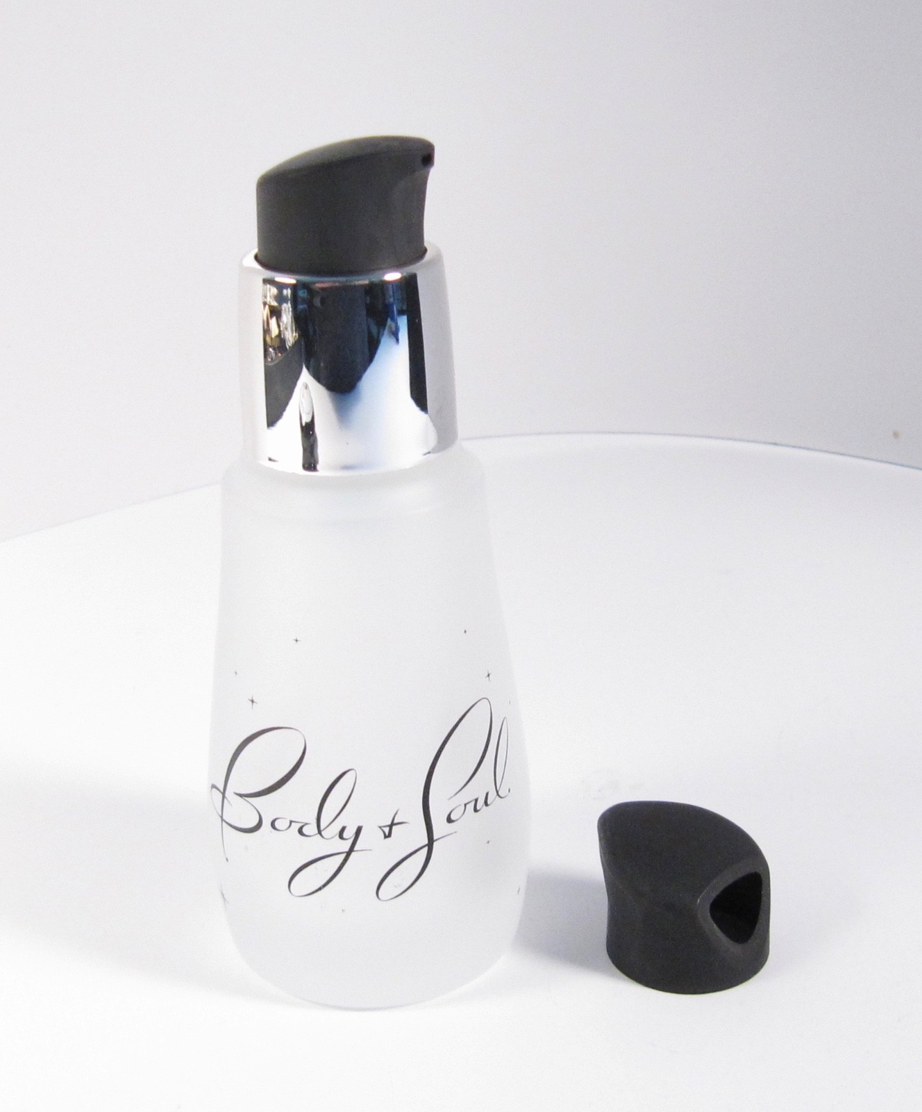“BODY & SOUL” 30ml Frosted Glass Lotion Liquid Make Up Dispenser Unused 4″ Tall
