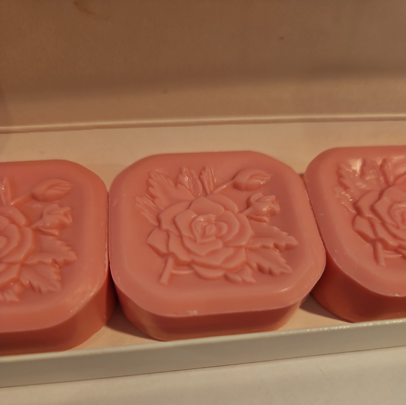 VTG 1983 Avon Roses, Roses floral boxed soap 1 oz each (4pk bundle 4 oz) NIB