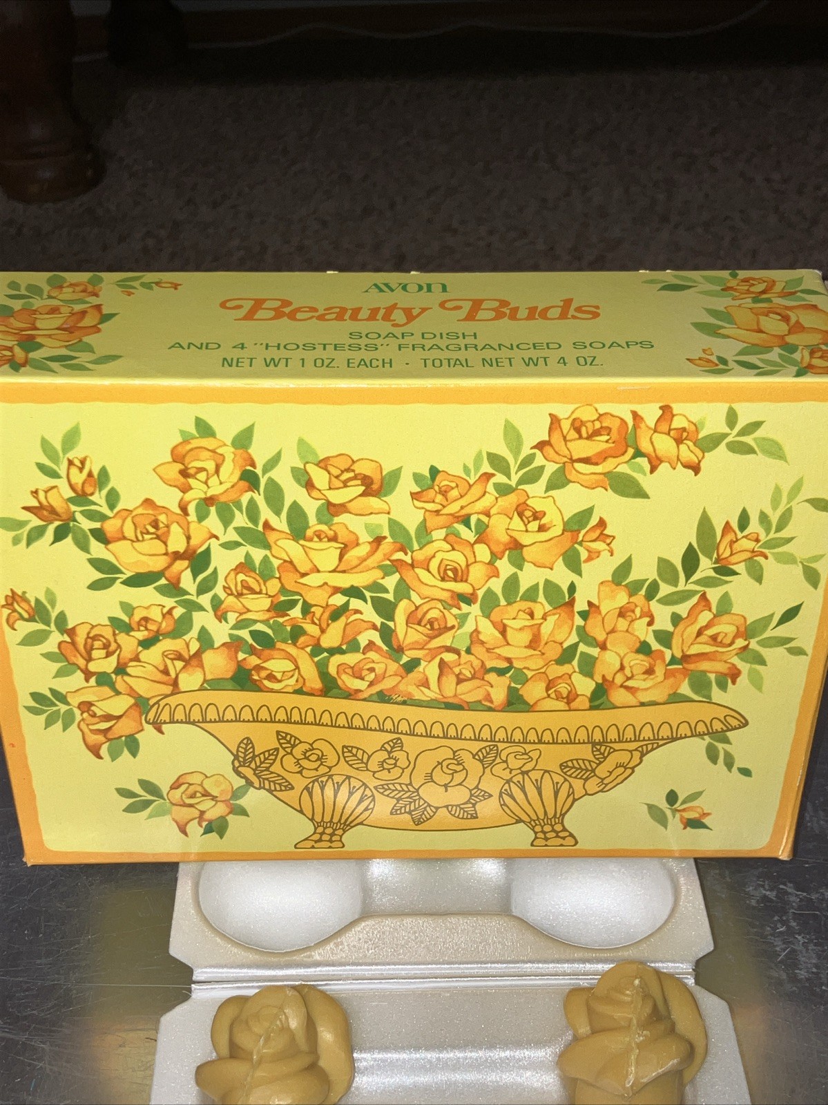 🌸AVON Beauty buds Milk glass bathtub soap dish w Yellow rose soaps
