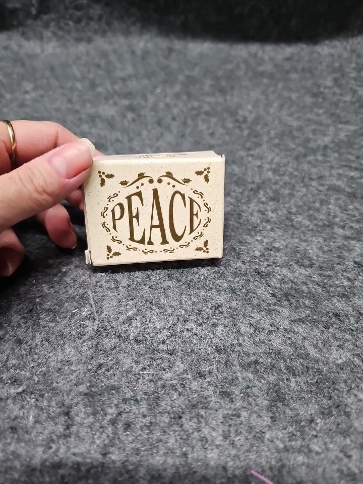 AVON Noel Peace Joy Scented Hand Soap Bars Holiday Christmas Decor Vintage New