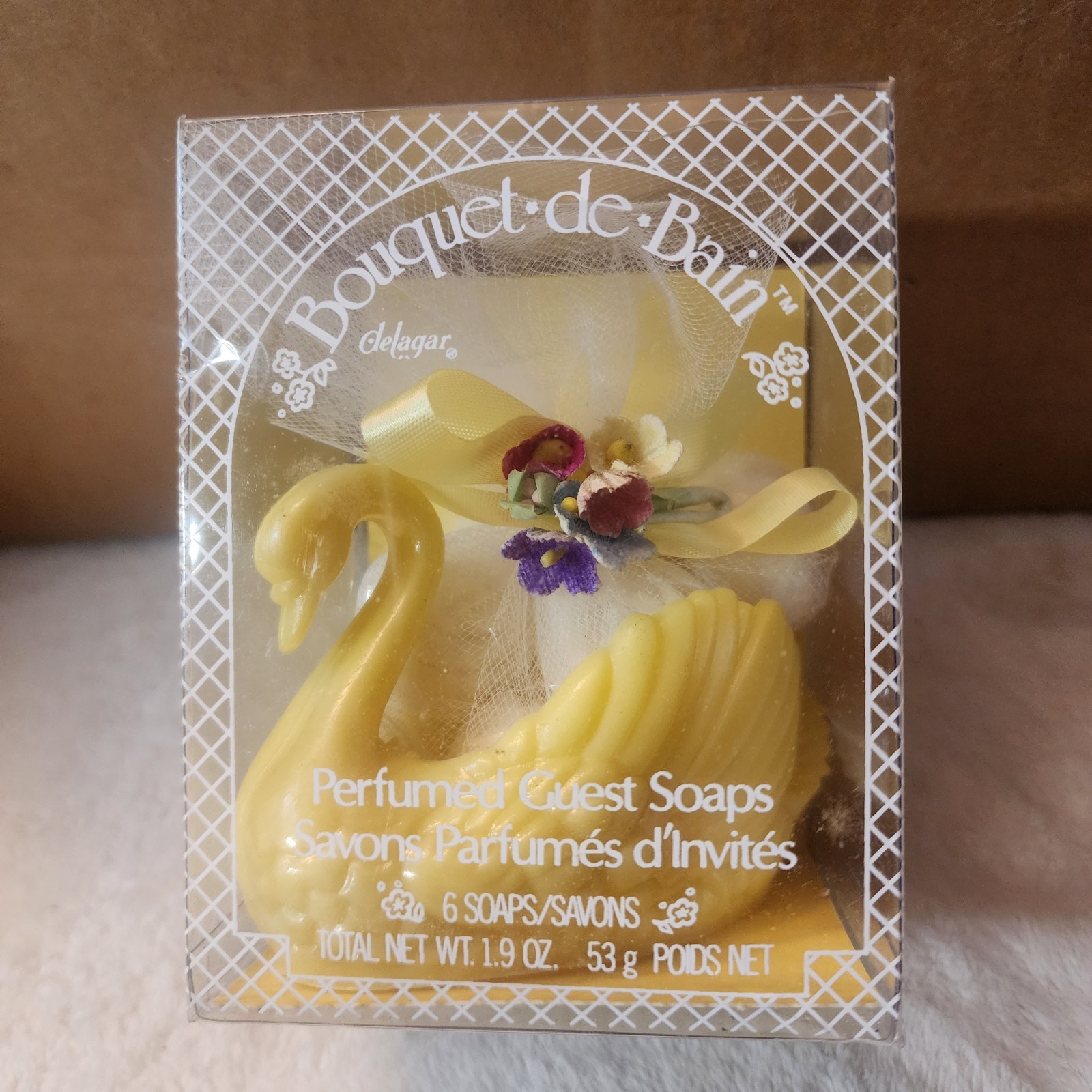 NOS Vtg Bouquet de Bain Perfumed Guest Soap Yellow Swan w/Roses
