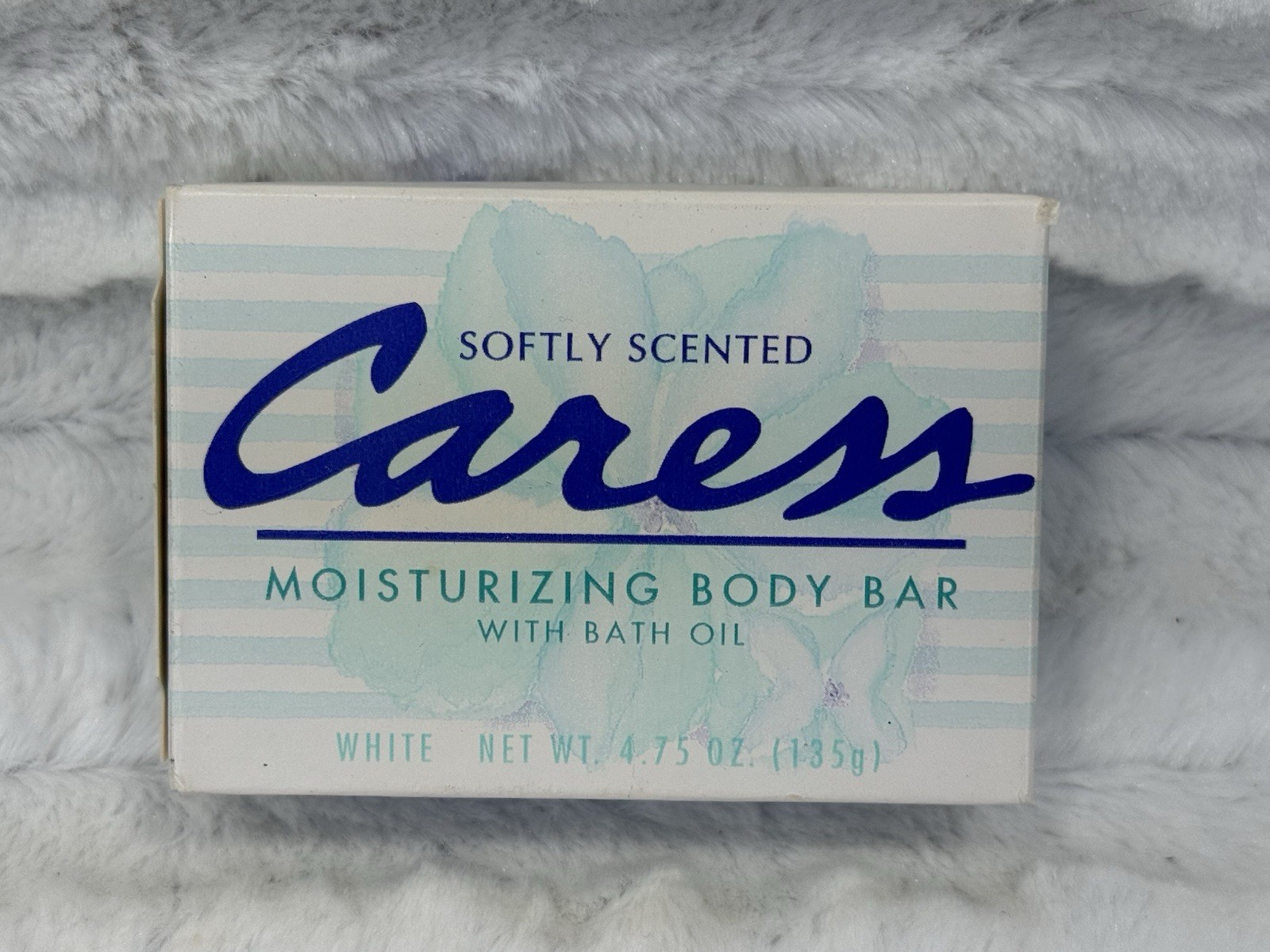 Caress White Softly Scented Moisturizing Body Bar Soap Vintage 1993 Prop