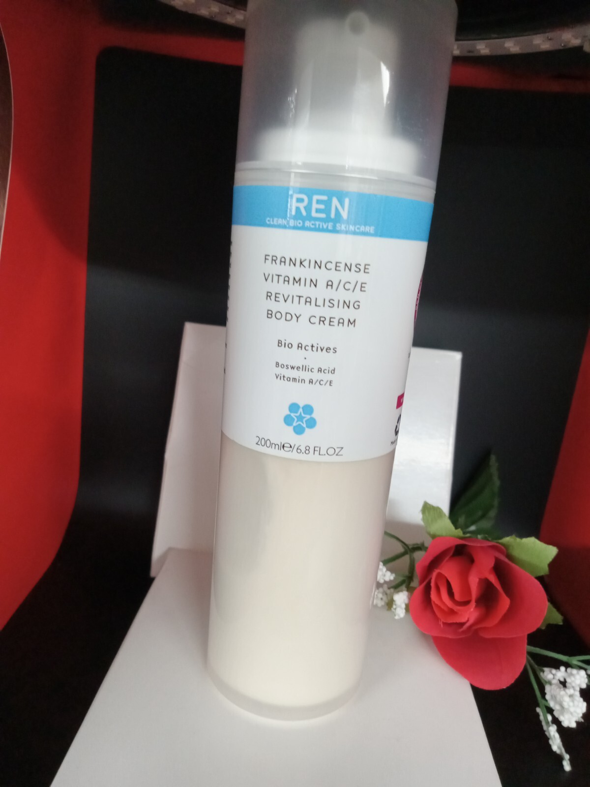 REN CLEAN SKINCARE FRANKINCENSE VITAMIN A/C/E REVITALISING BODY CREAM 200ML