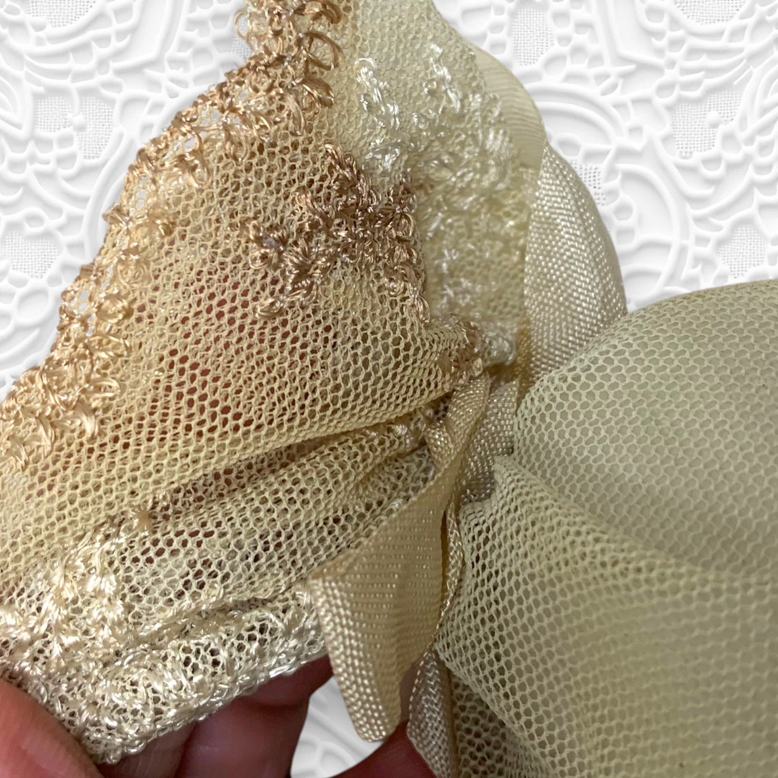 Vintage Lady Primrose Provencal Lavender French Milled Soap Lace Exfoliant 5 oz