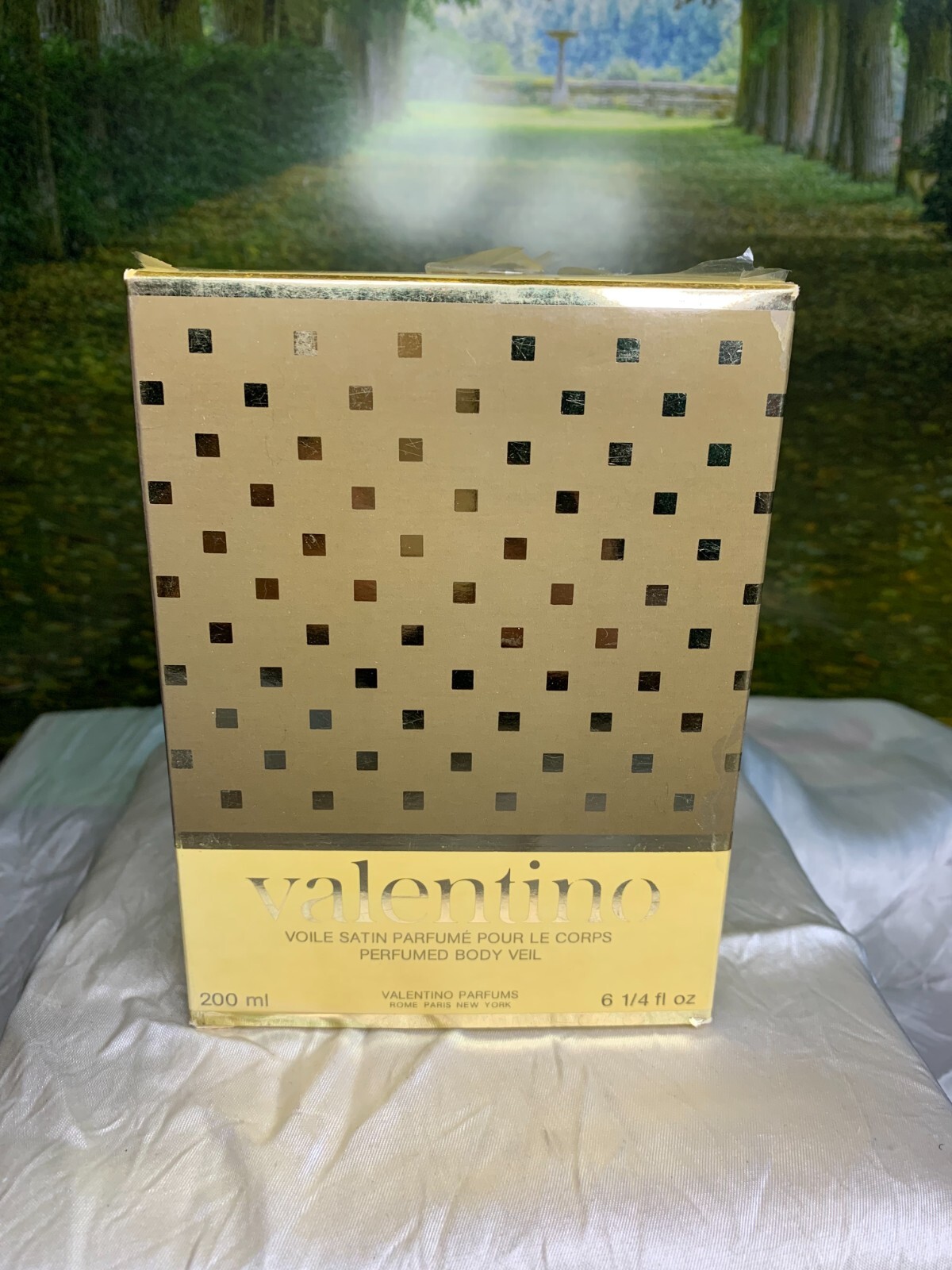 VALENTINO SATIN PERFUMED BODY GEL SEALED 200ML