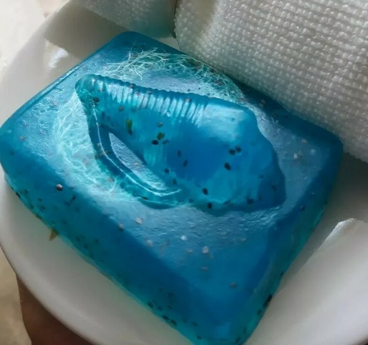 Chia Organic soap to restore the skin’s moisture barrier.