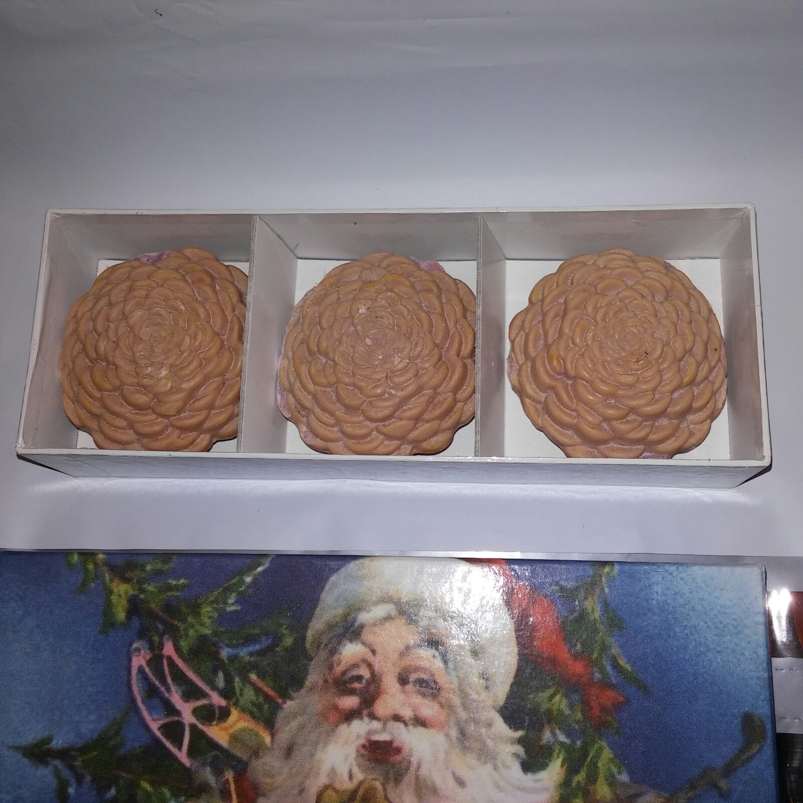 BOX WITH 3 PERFUMED SOAPS 3.53 OZ. 100 GR. EACH MAUVE MADE IN ITALY PARMA OP4400