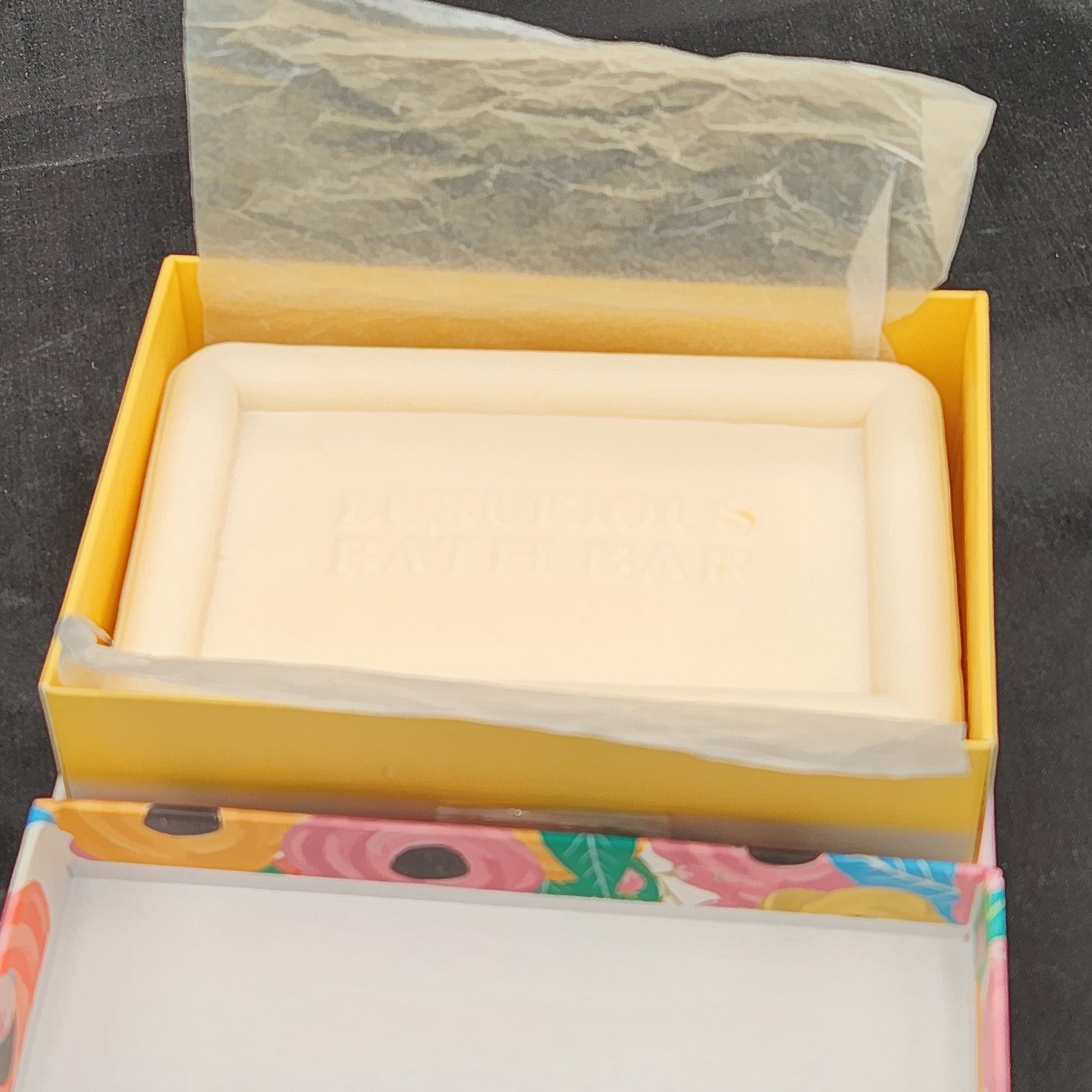 Simple Pleasures Honey Almond Scented Bath Soap 12 oz Bar Circa 2018 New