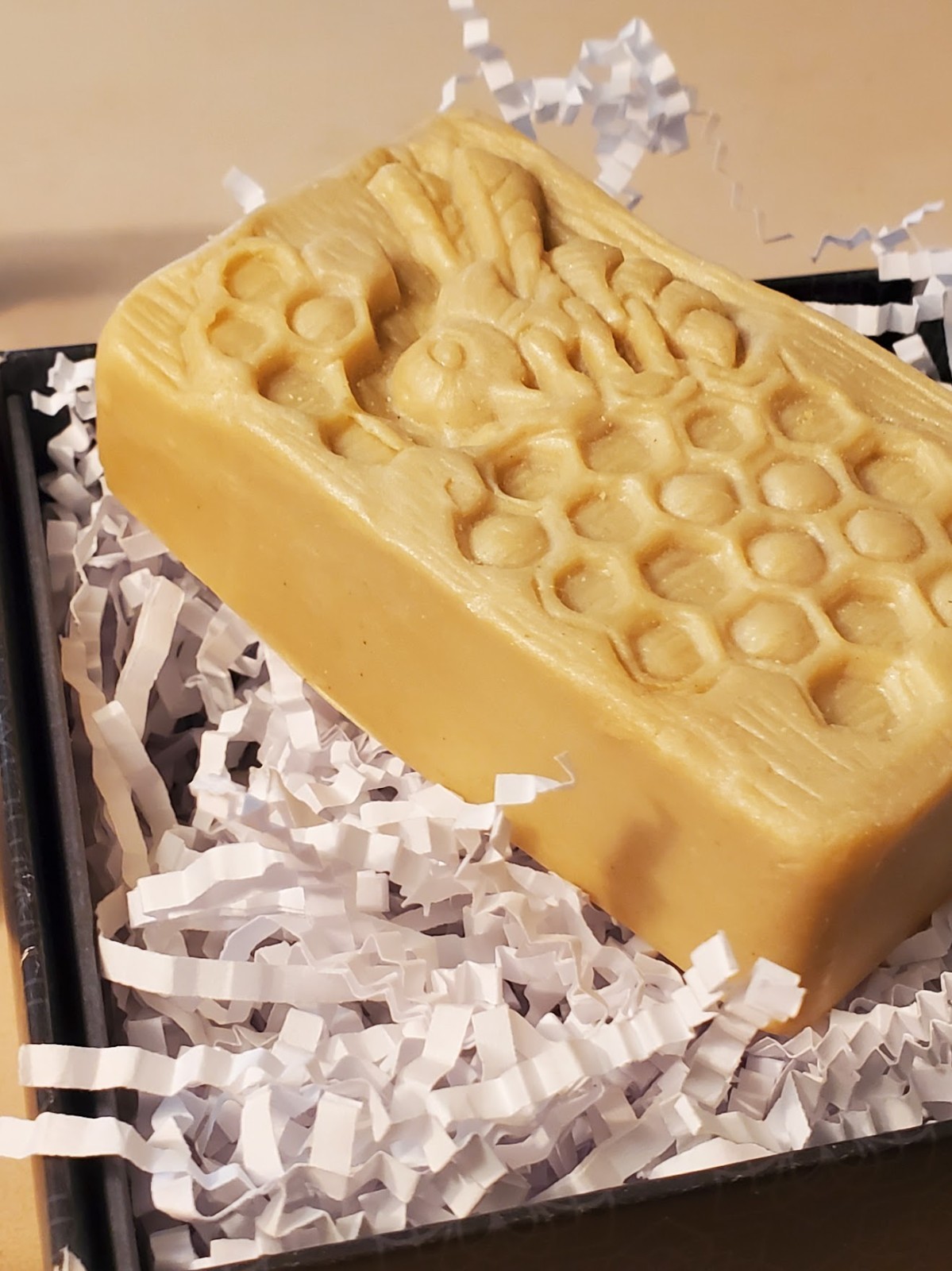 SOAP LOT OF 2. HIPPY SISTER “Worker Bee” Honey, HEDGE & VINE “La Lavande” Ginger